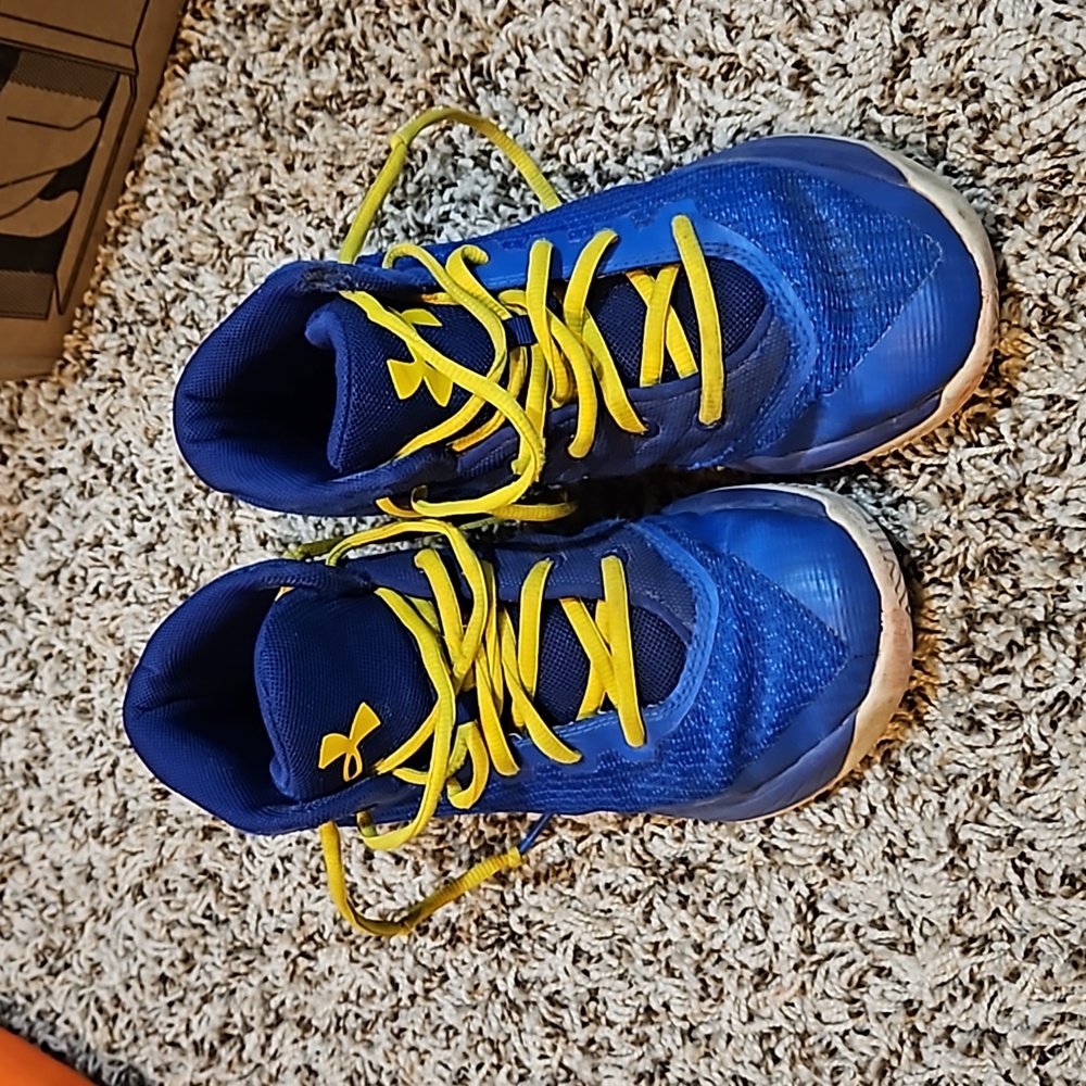 Under Armour youth shoes size little boy 2